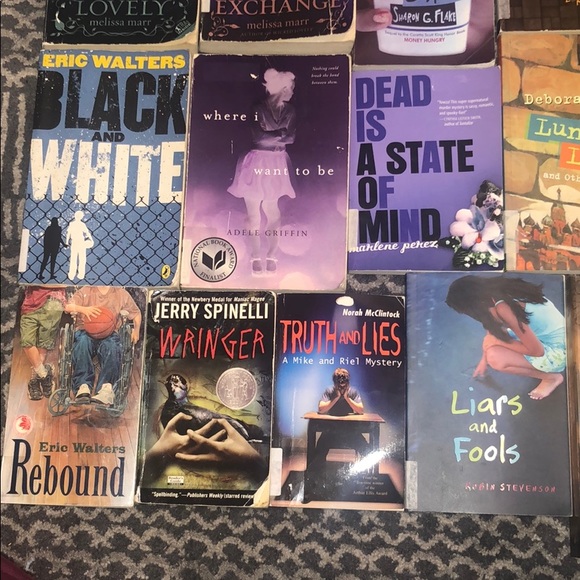 Books - Picture 2 of 4